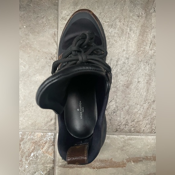 These are Louis Vuitton running shoes 80% new. black and brown. - Picture 2 of 4